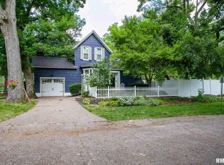 3232 Park 16th St, Moline, IL 61265