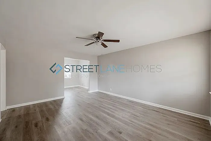 3 bed, 1.0 bath, 1213 sqft, $1,065 — Photo 3