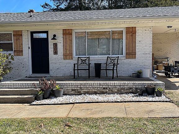 5th image of 304 Barringer St