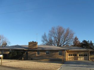 405 N Circle Dr, Wellington, KS 67152