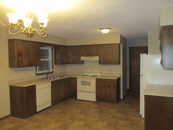 3rd image of 67 Cherry Dr