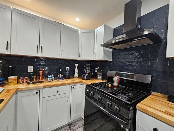 5th image of 117 Deer Court Dr