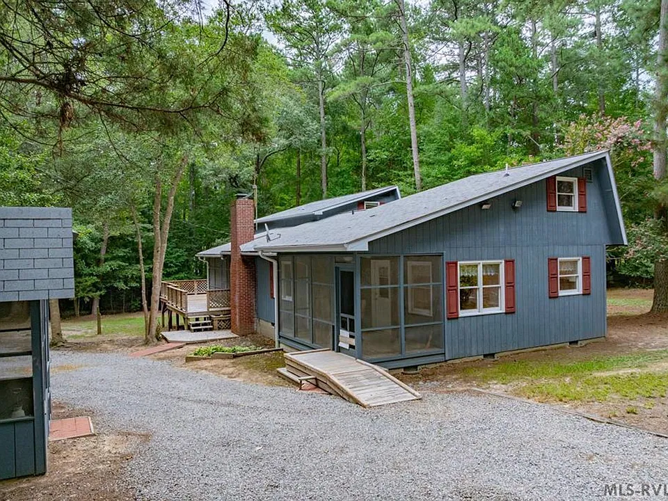 271 Pine Ln