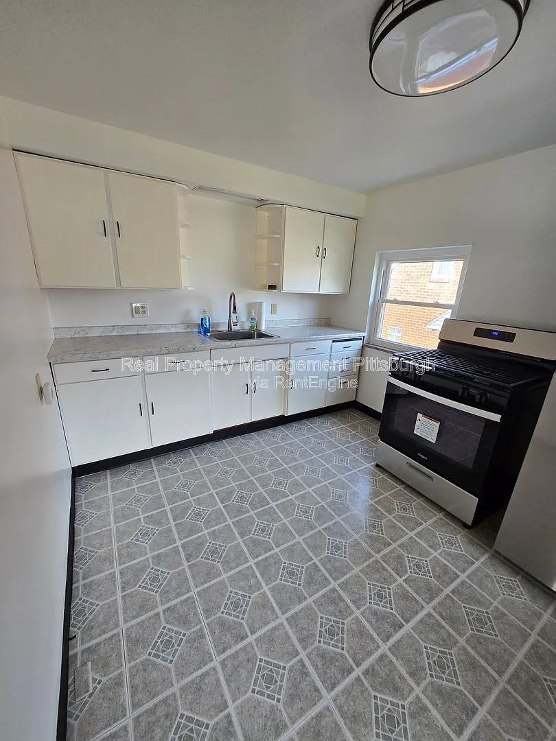 3 bed, 1.0 bath, 1152 sqft, $1,335 — Photo 3