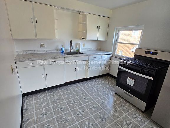 3rd image of 4744 Lougean Ave