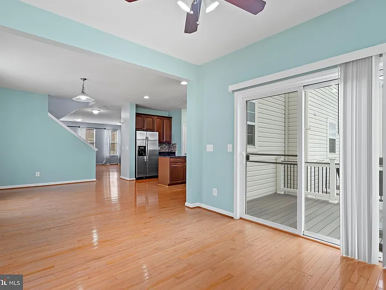22667 Flowing Spring Sq — Photo 10