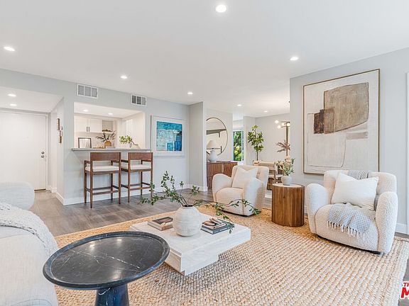 3rd image of 930 California Ave Unit 201