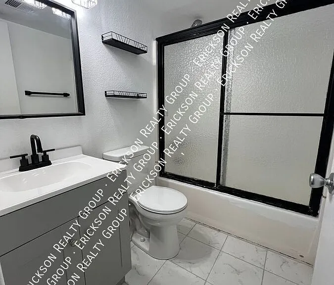 910 W Yale Dr — Photo 10