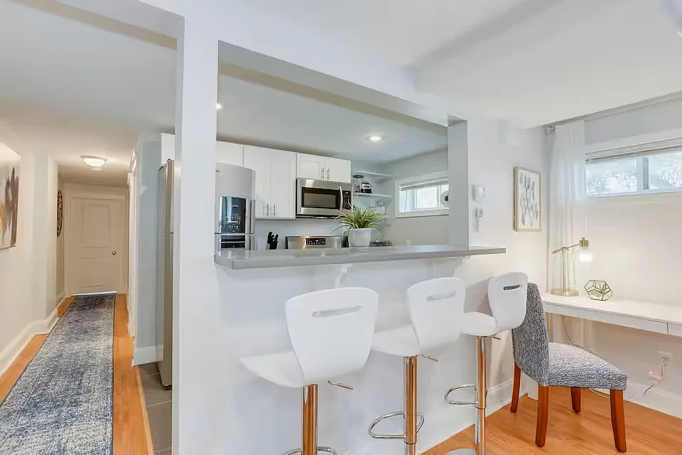 2 bed, 800 sqft, $2,500 — Photo 3