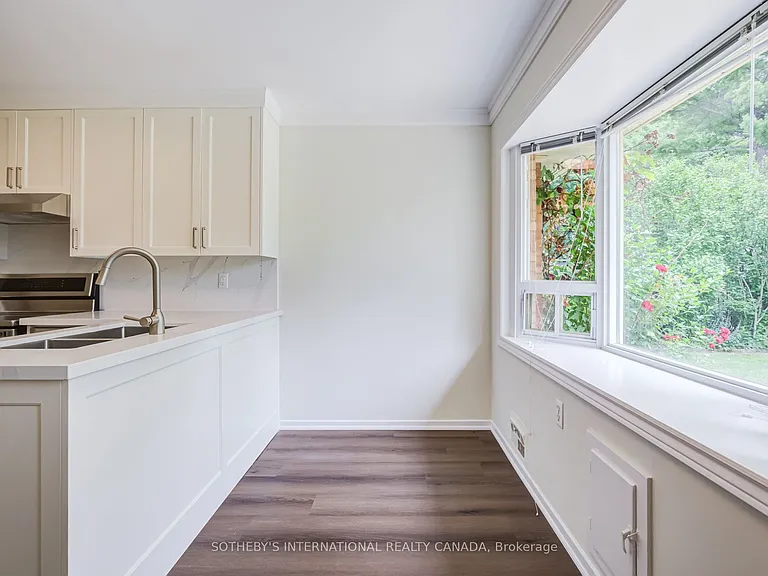 25 Abinger Cres — Photo 16