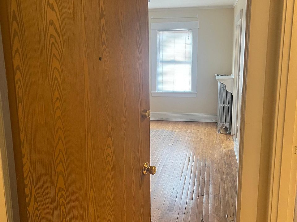 1st image of 1305 E Denny Way APT 104