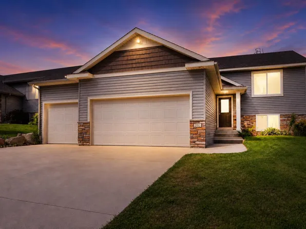 280 Highlands Ave, Zumbrota, MN 55992