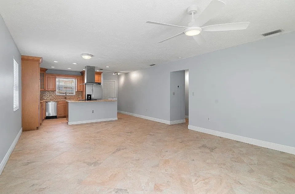 124 Coral Ave — Photo 3