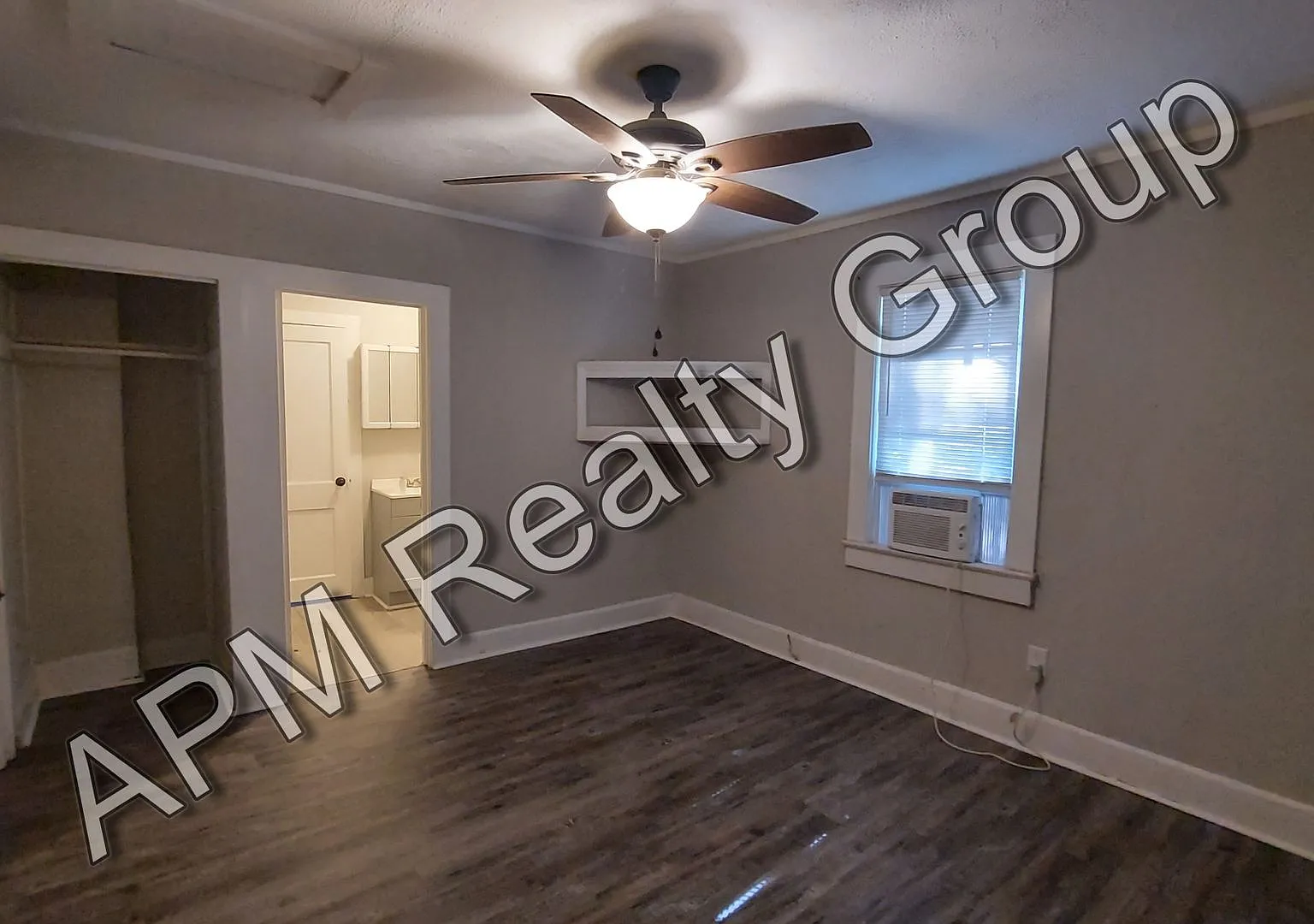 Updated two bedroom house — Photo 1