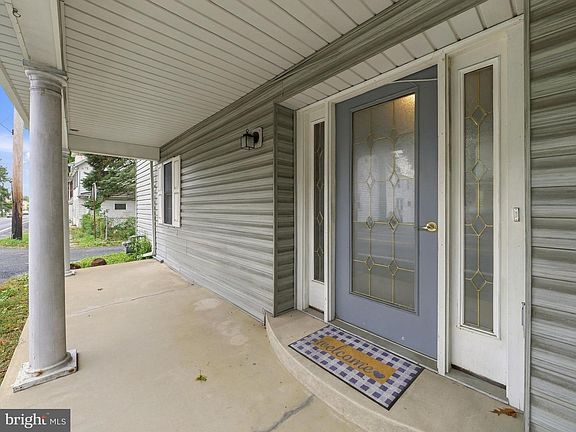4th image of 208 S Main St