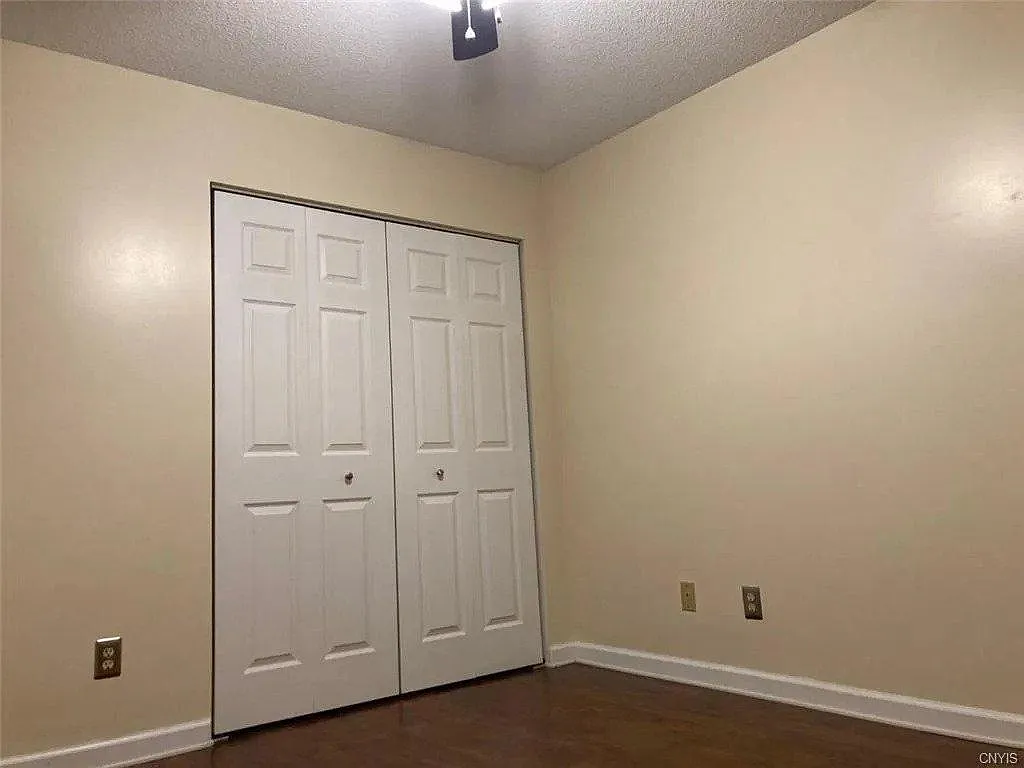 136 Urbandale Pkwy — Photo 2