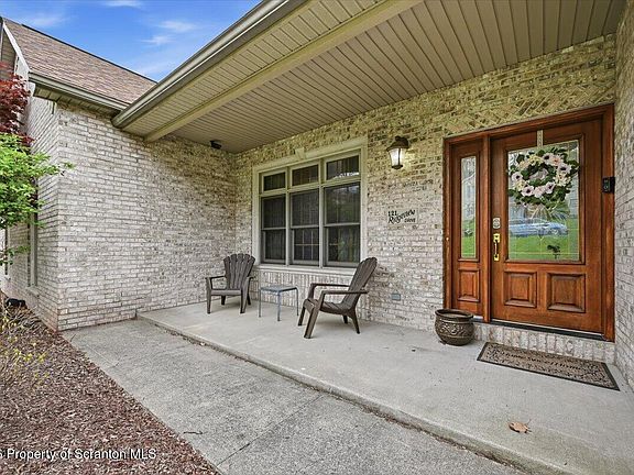 3rd image of 121 Ridgeview Dr