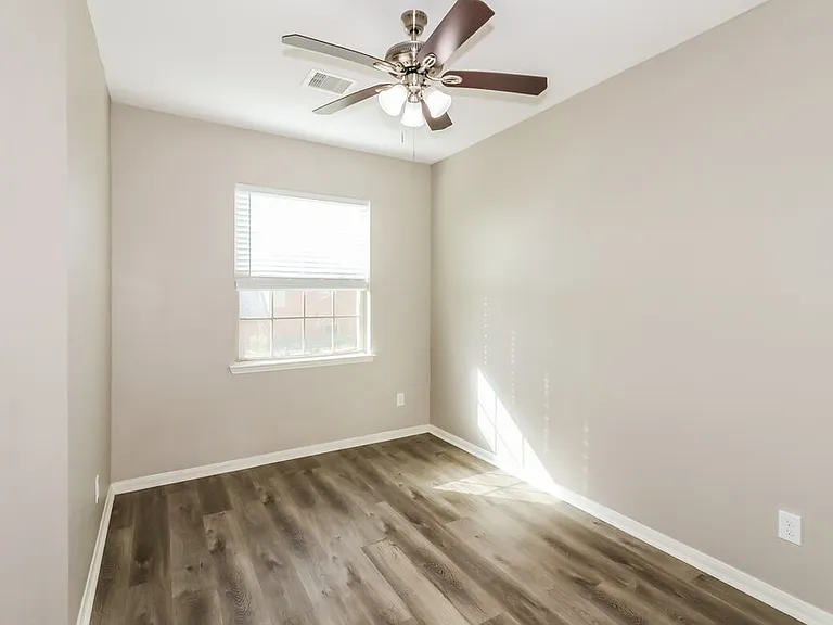 339 Sea Breeze Dr — Photo 13