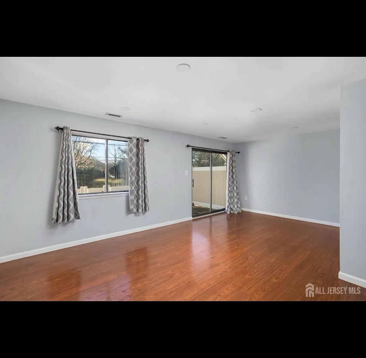3 bed, 2.5 bath, 1844 sqft, $3,400 — Photo 2