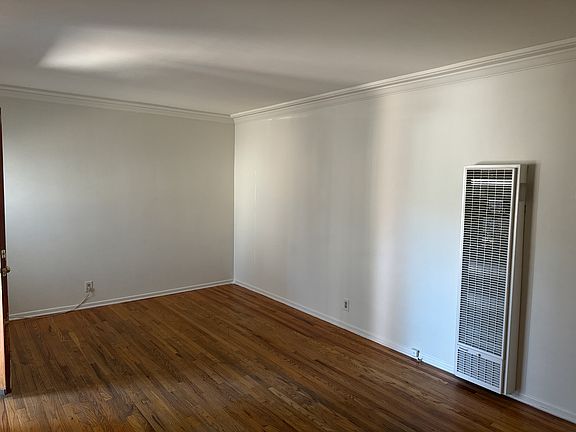 2nd image of 4957 Cahuenga Blvd