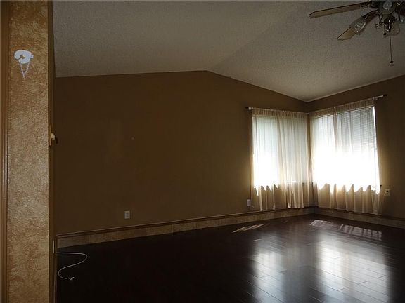 2nd image of 2517 Hollydale Dr