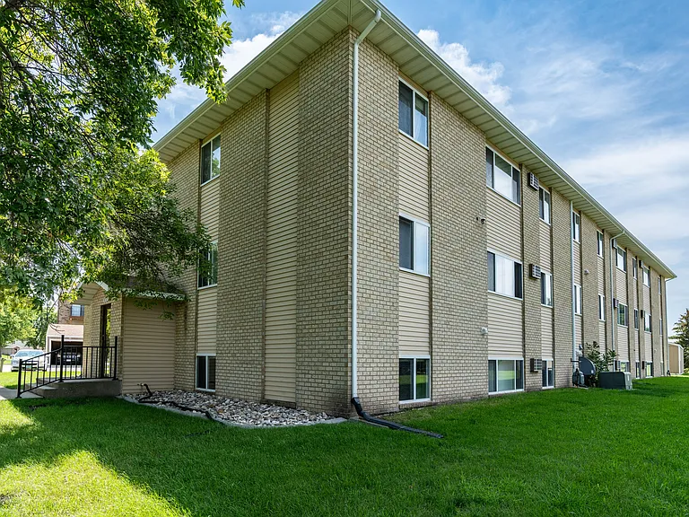 Fargo, ND Park Circle Apartments | Exterior
