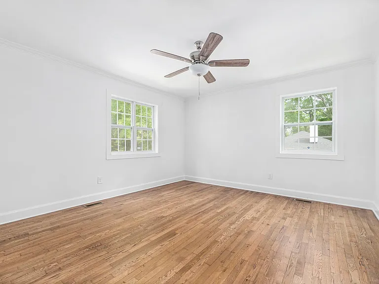 441 W Springs St — Photo 18