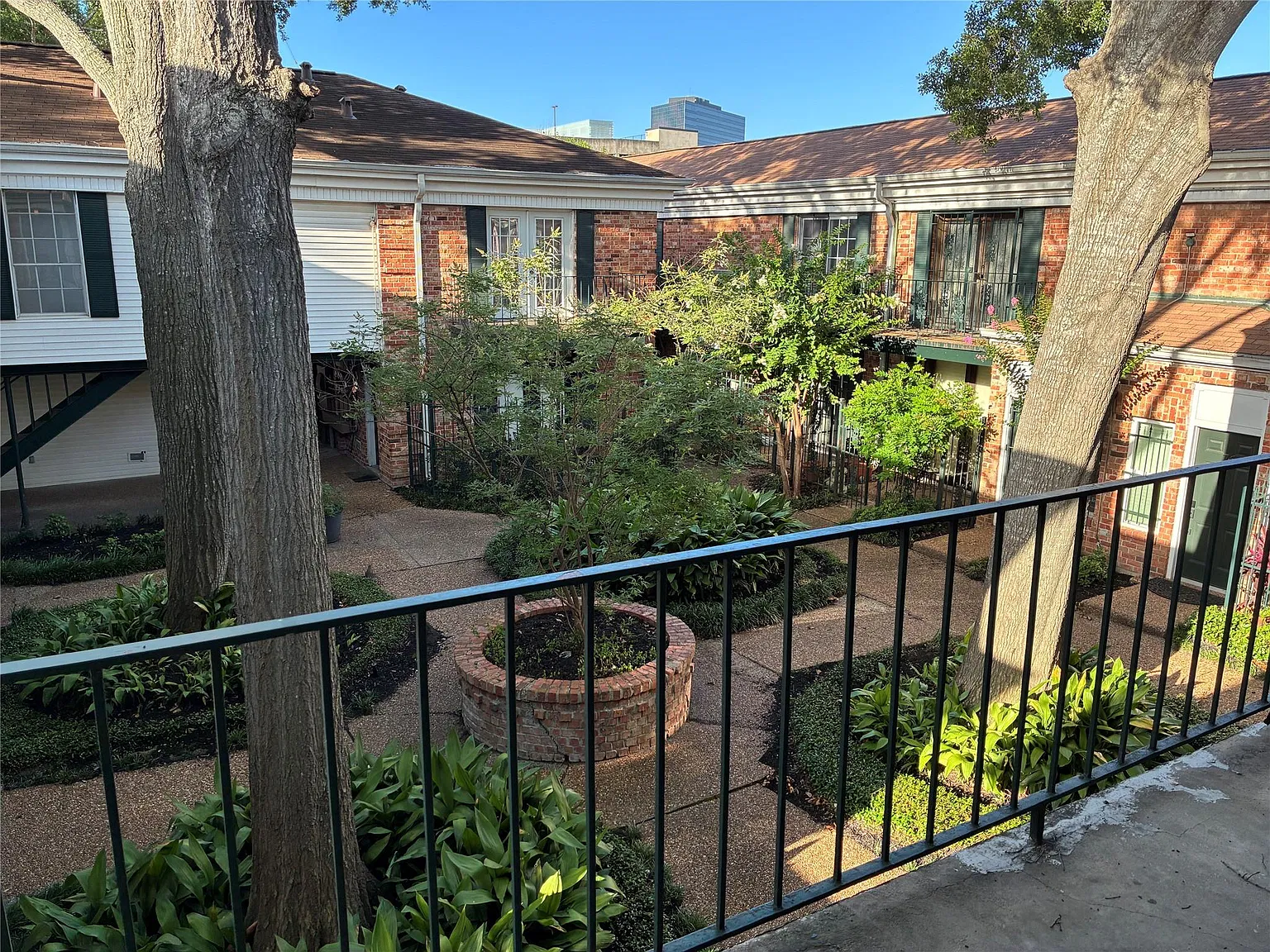 2 bed, 1.5 bath, 981 sqft, $1,295 — Photo 3