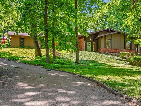 1944 Spring House Dr, Saint Louis, MO 63122