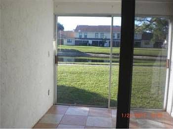 5th image of 2405 Maplewood Dr