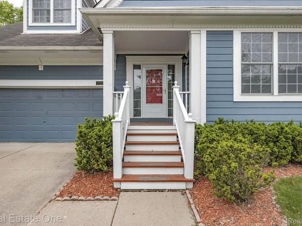 29329 Whistler Dr, Novi, MI 48377