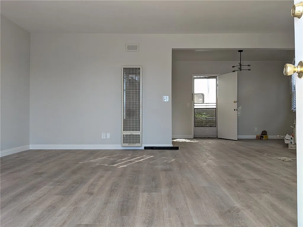2 bed, 850 sqft, $2,950 — Photo 2