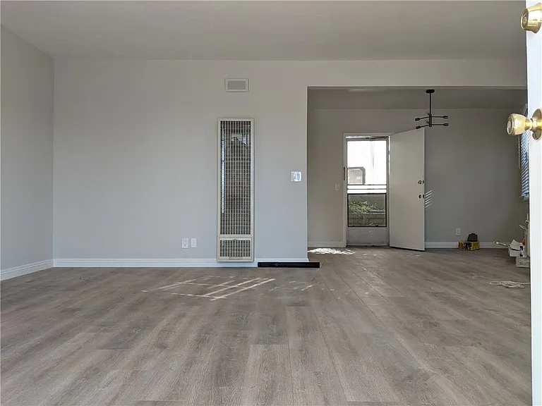 4515 Castle Ln — Photo 2