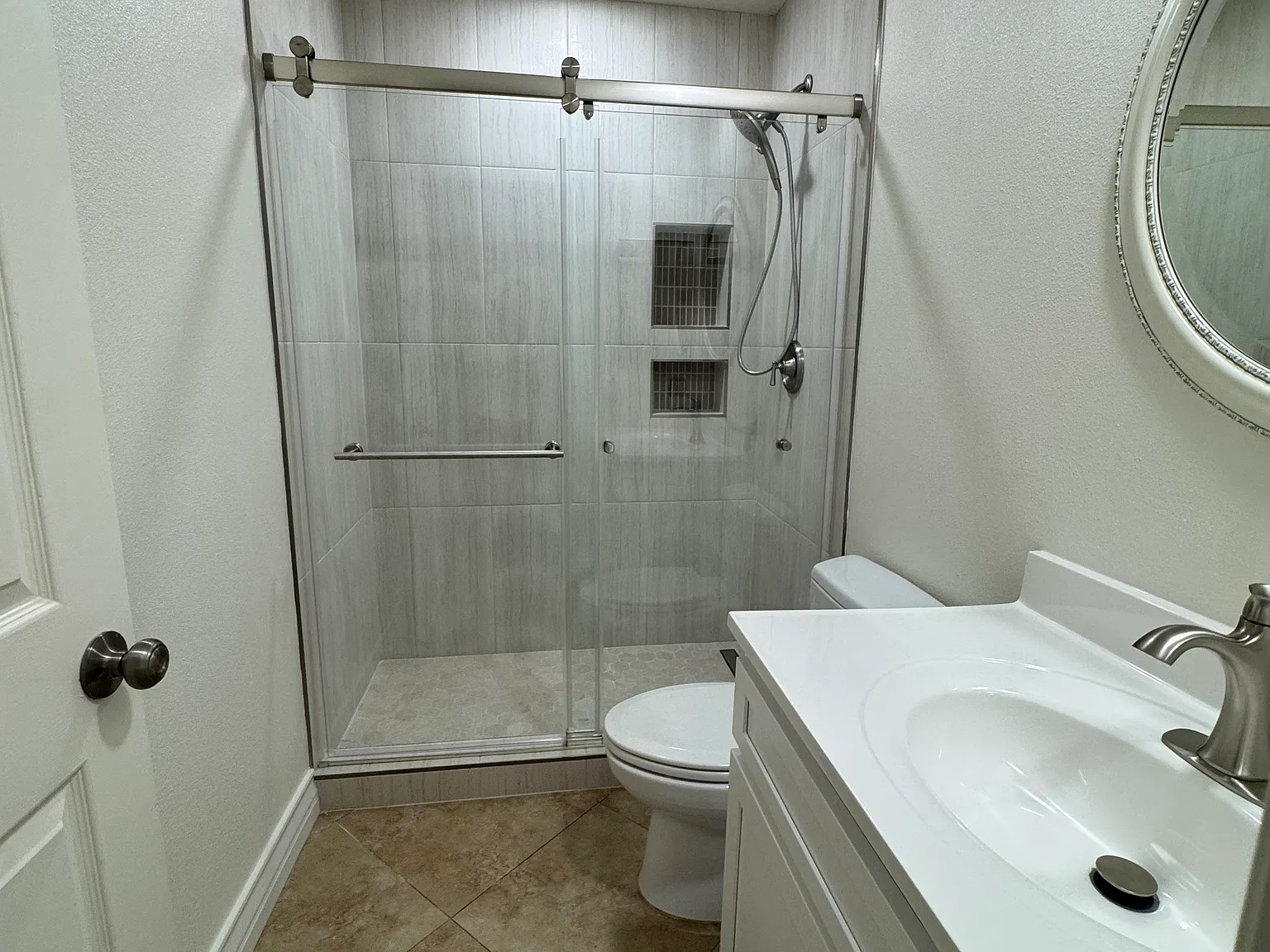 2 bed, 1028 sqft, $4,600 — Photo 2