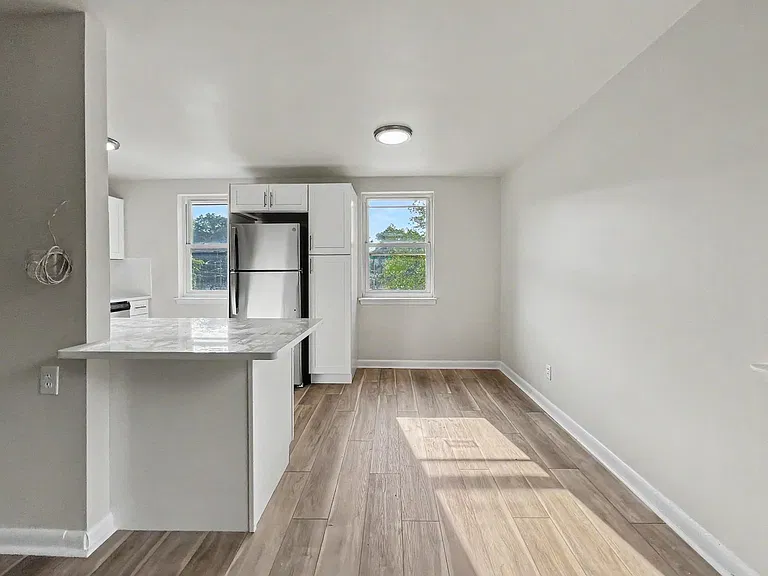 8 Midland Rd — Photo 5