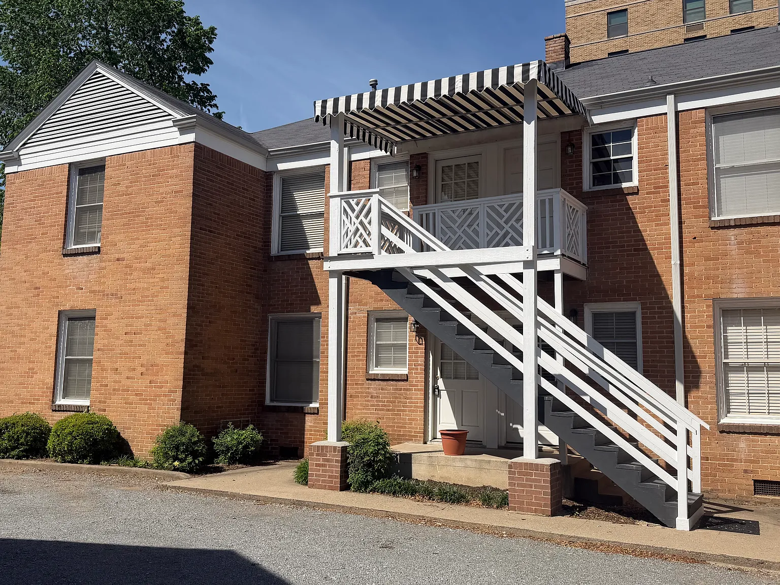 2 bed, 1000 sqft, $1,100 — Photo 4