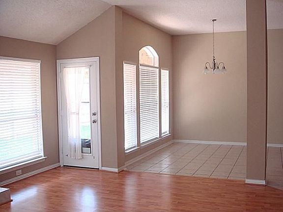 3rd image of 4016 Oak Park Dr