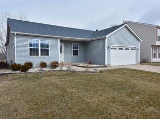 96 W Willow Dr, Round Lake Park, IL