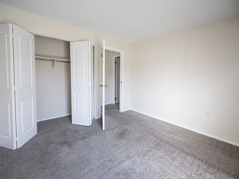 Tomlinson Court Apartments — Photo 31