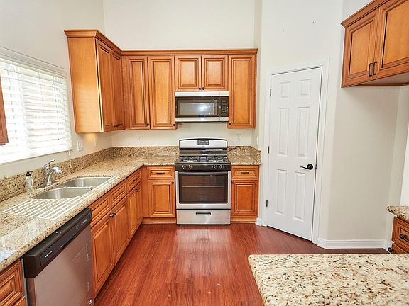 3rd image of 18639 Laurie Ln