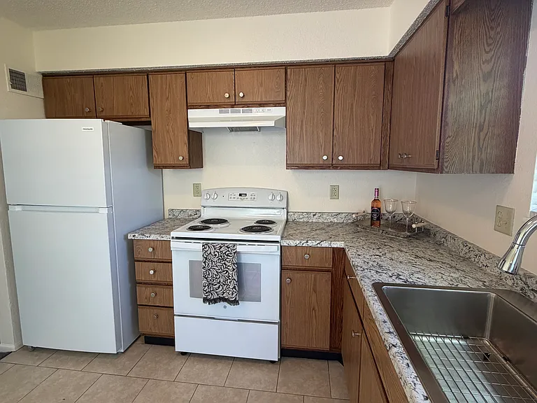 228 NW Waterwheel Ct — Photo 16