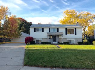 2613 Groesbeck Ave, Lansing, MI 48912