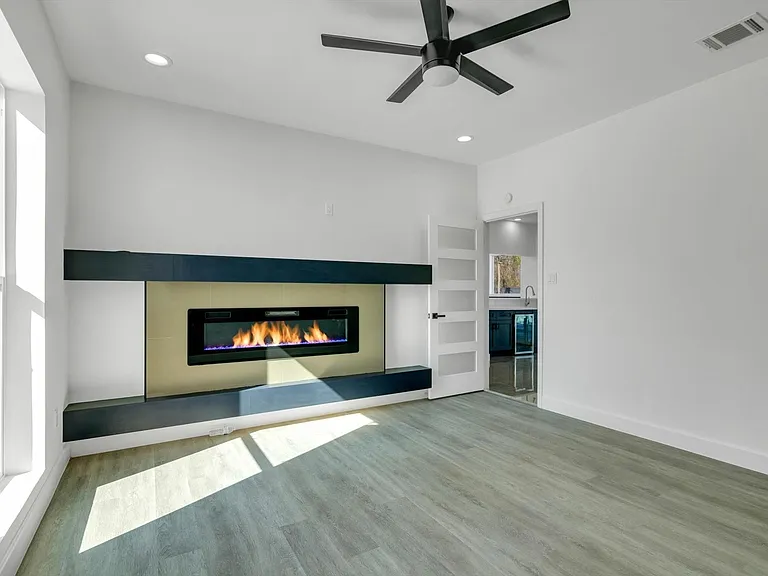 12564 Memorial Dr — Photo 37