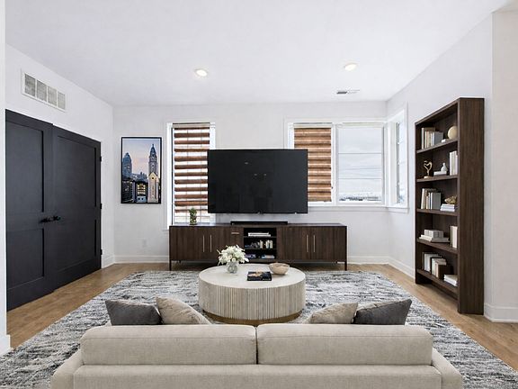 4th image of 3148-52 Richmond St #15