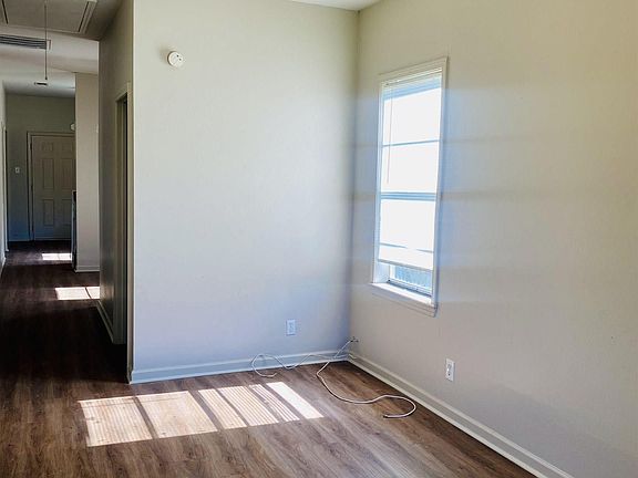 2nd image of 1606 Myrtle Walk