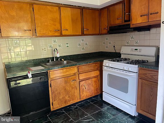 5th image of 10136 Fair Woods Dr