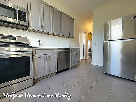 5th image of 1244 Putnam Ave APT 1