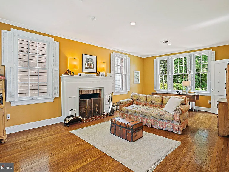 3612 Albemarle St NW — Photo 6