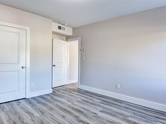 5th image of 292 Main St 211