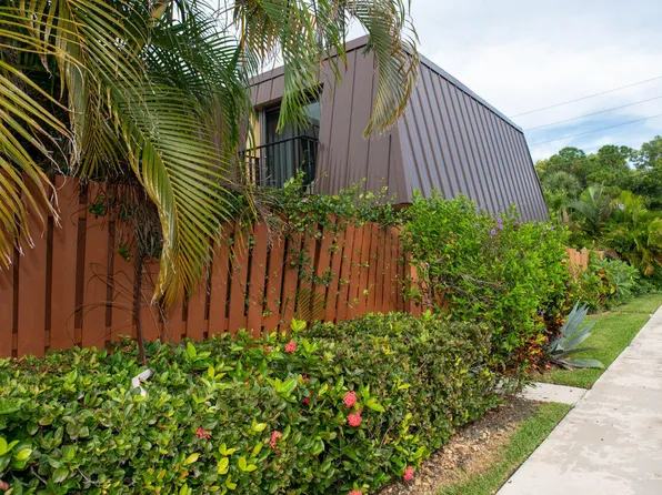 5622 SE Windsong Lane, Stuart, FL 34997